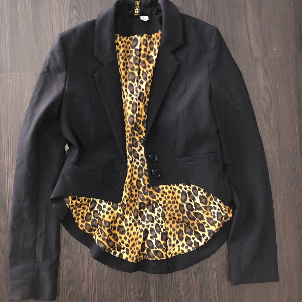✨Tuxedo Blazer w/ Cheetah Print Lining✨